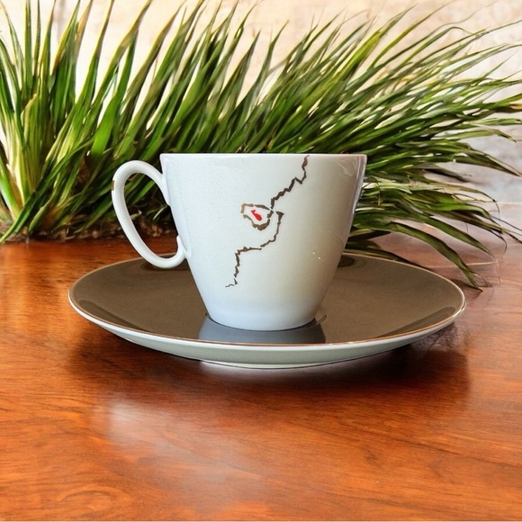 Vintage Noritake Japan Modernist Cup & Glossy Black Saucer Set – Red & Gold - Picture 3 of 11